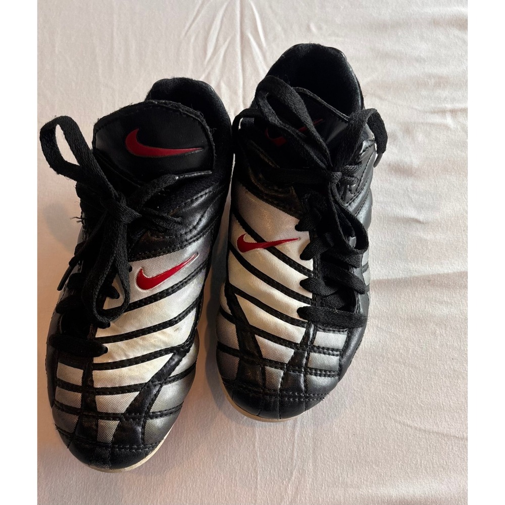 Nike Kids Soccer Cleats Black Silver Red 129805-011 Size 1Y